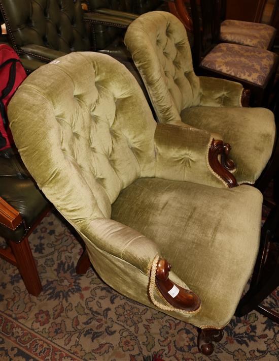 His & hers Victorian button back chairs